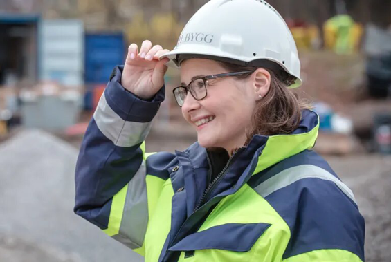 Rekordmånga kvinnor väljer byggutbildningar